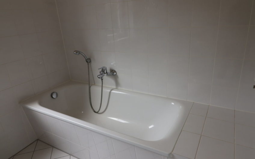 Viel Platz zum Wohlfühlen **Tolle 2 Raum ** Balkon, Tageslichtbad, Aufzug, Tiefgarage
