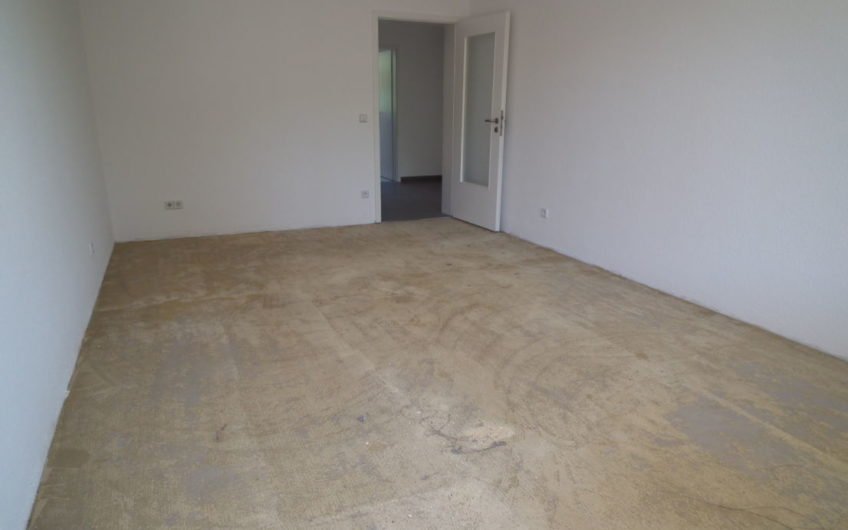 Viel Platz zum Wohlfühlen **Tolle 2 Raum ** Balkon, Tageslichtbad, Aufzug, Tiefgarage